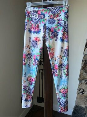 Onzie White Multicolor Floral Print Leggings